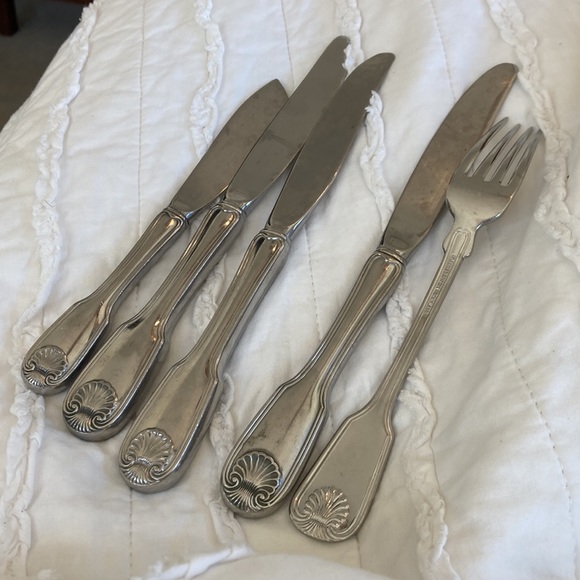 Reed & Barton 18/10 colonial shell pattern heavy stainless. Quality flatware - Picture 4 of 7